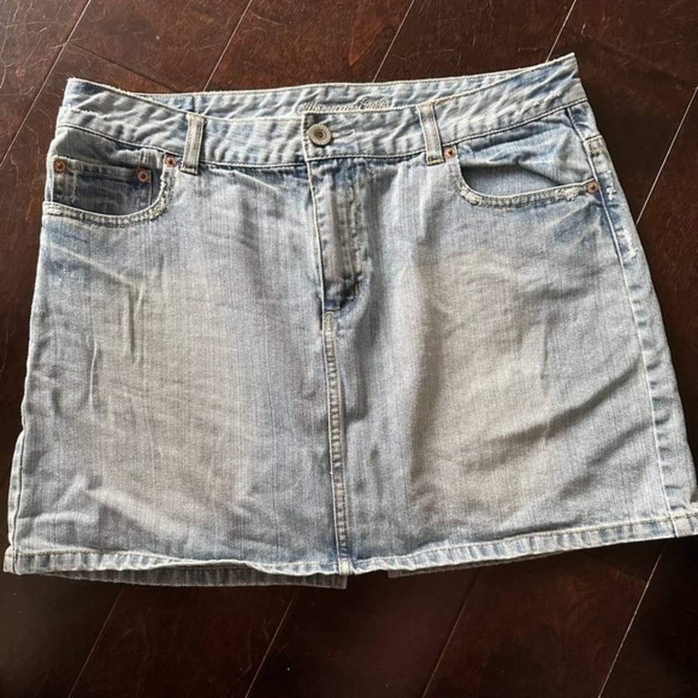 American Eagle Light Wash Denim Skirt with Rhinestone Pockets Size 12
